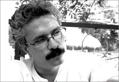 فرزاد ادیبی: شهر به فضاهایی برای نصب پوستر نیاز دارد / فضای مجازی محدودیتهای پوستر را برطرف کرد