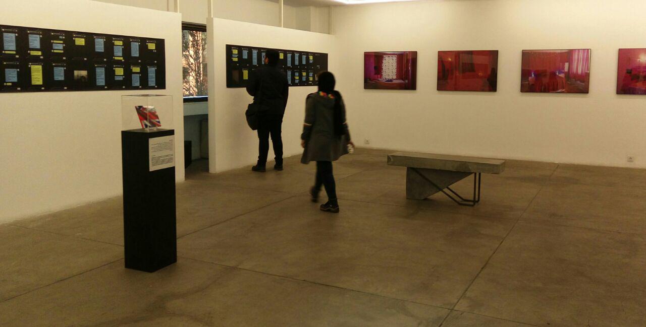 گزارش تصویری نمایشگاه "اینجا من دو اسم دارم" در گالری راه ابریشم