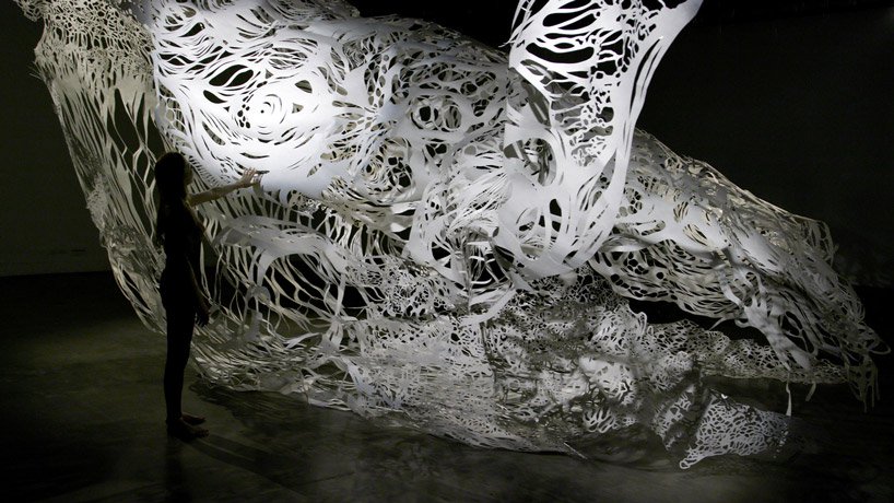 ساخت نهنگی دست ساز در ابعاد واقعی با استفاده از کاغذ ژاپنی Washi