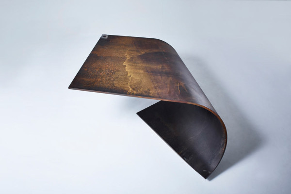خمی به مثابه میز