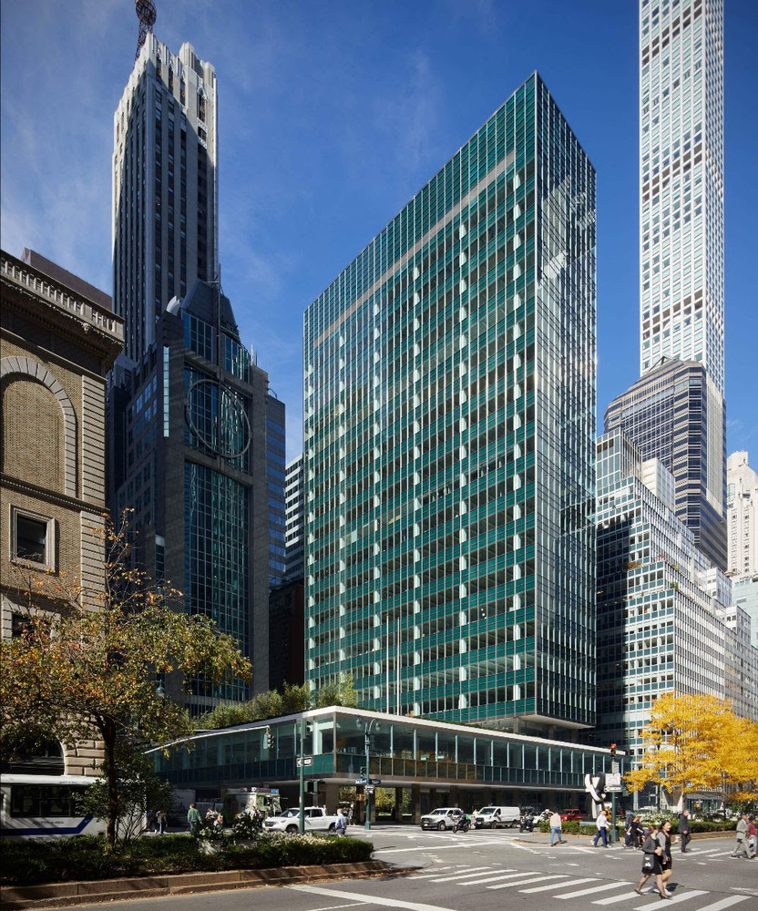 SOM Completes Restoration of New York`s Lever House, Seven Decades After Originally Designing It