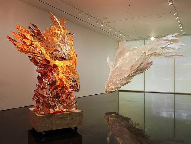 Frank gehry`s fish and crocodile lamp sculptures illuminate gagosian new york`s exhibition