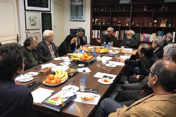 ادامه چالش بر سر اثر برگزیده تجسمی فجر هنرمند جایزهاش را به امانت گذاشت/ مخالفان و موافقان نظر دادند