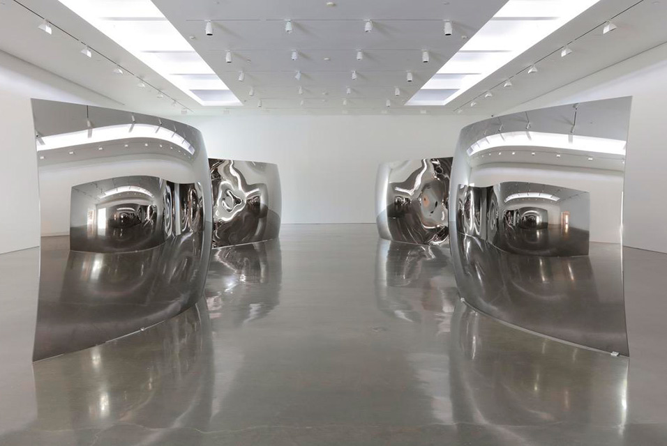 Anish Kapoor exhibit brings together a selection of new mirror works
