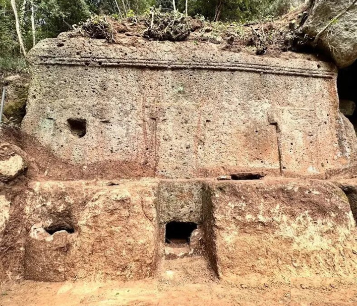 کشف مقبره‌ای که ۲‌ هزار و ۵۰۰ سال دست نخورده باقی مانده است