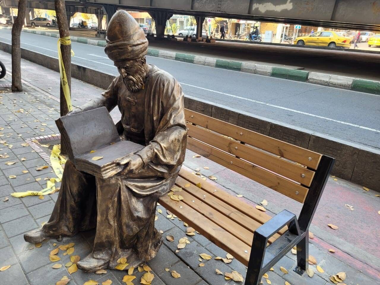 خیابان کریمخان تهران میزبان تندیس نیمکتنشینان از مشاهیر و مفاخر شعر و ادب فارسی