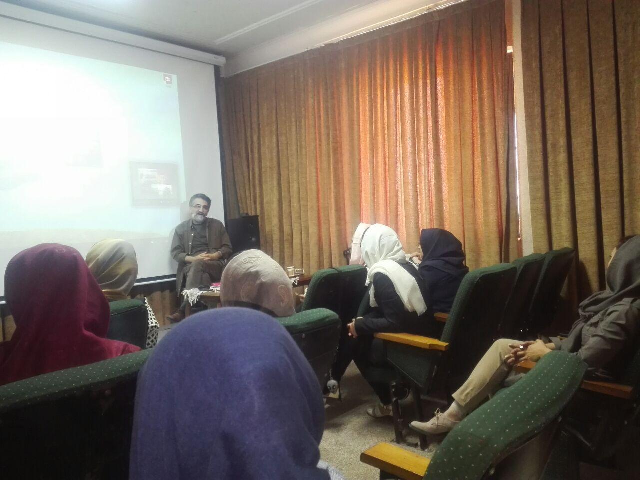 برگزاری نشست تخصصی گرافیک در پایان سمپوزیوم اردیبهشت هنرهای تجسمی اردبیل