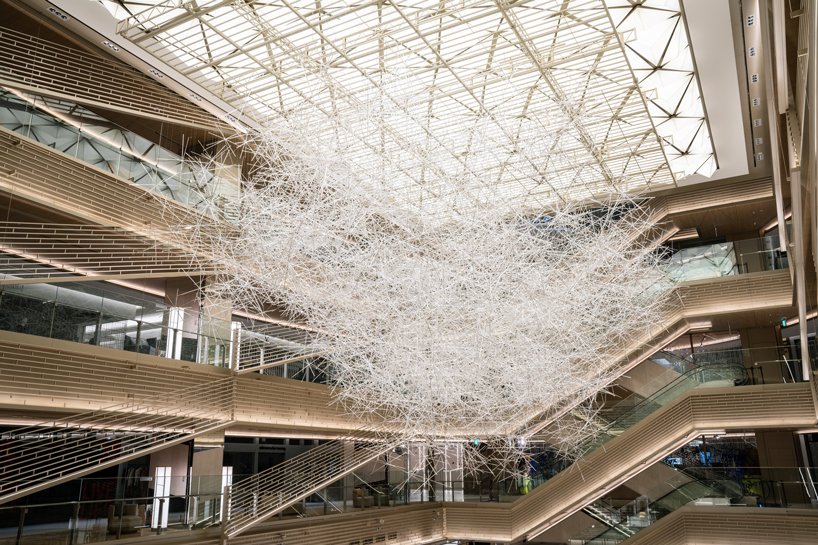 tokujin yoshioka uses 10,000 prism rods to create prismatic cloud in tokyo
