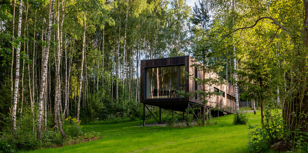 LEVEL 80 architects` prefabricated modular house perches on stilts, preserving its natural terrain